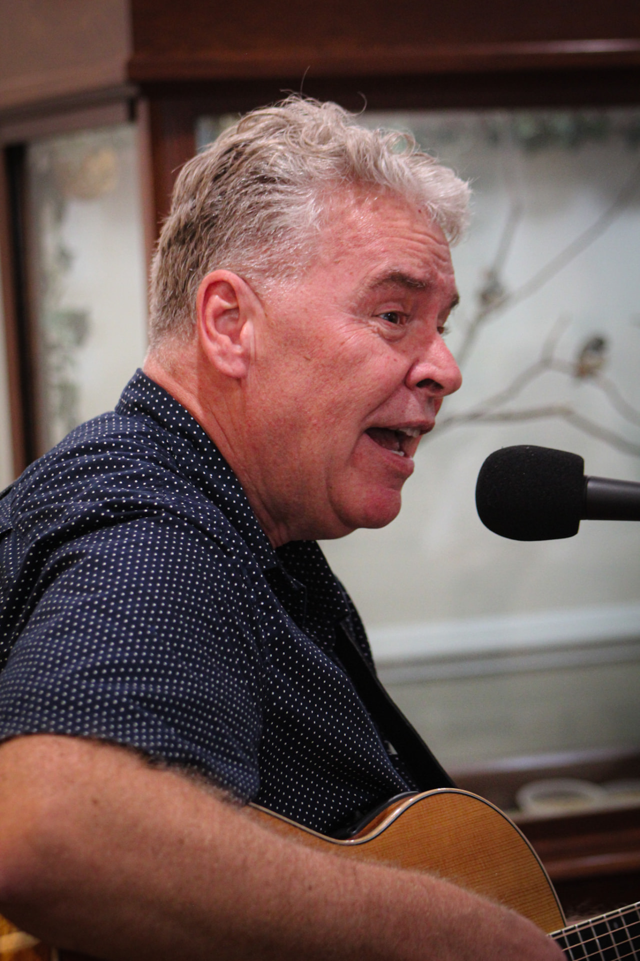Ehlert singing into the microphone